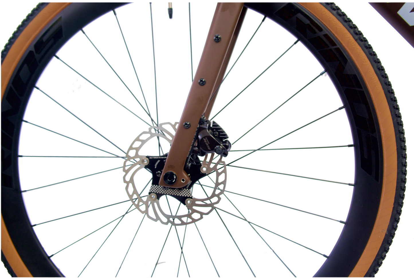 RINOS Gravel em Carbono Sandman8.0 Shimano 105 Di2 Café